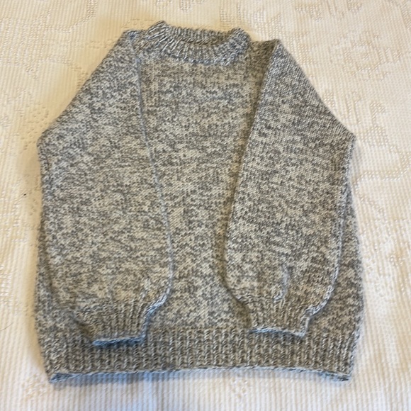 Child’s (unisex) handmade knitted wool sweater - Picture 4 of 4